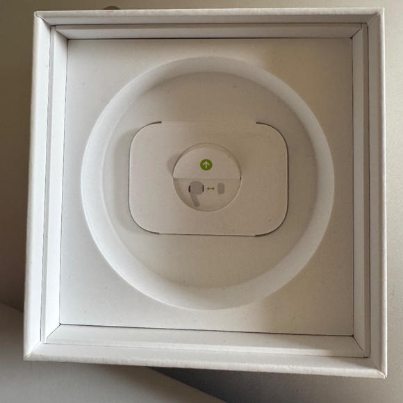 AirPods Pro is 2 with MagSafe Charging Case (USB-C) - Picture 4 of 4